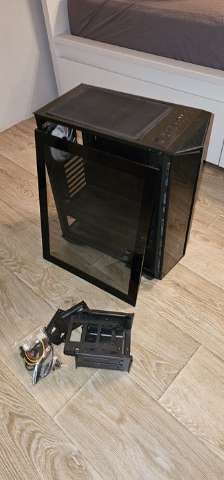 Obudowa MSI MPG Gungnir 110R Midi Tower czarny