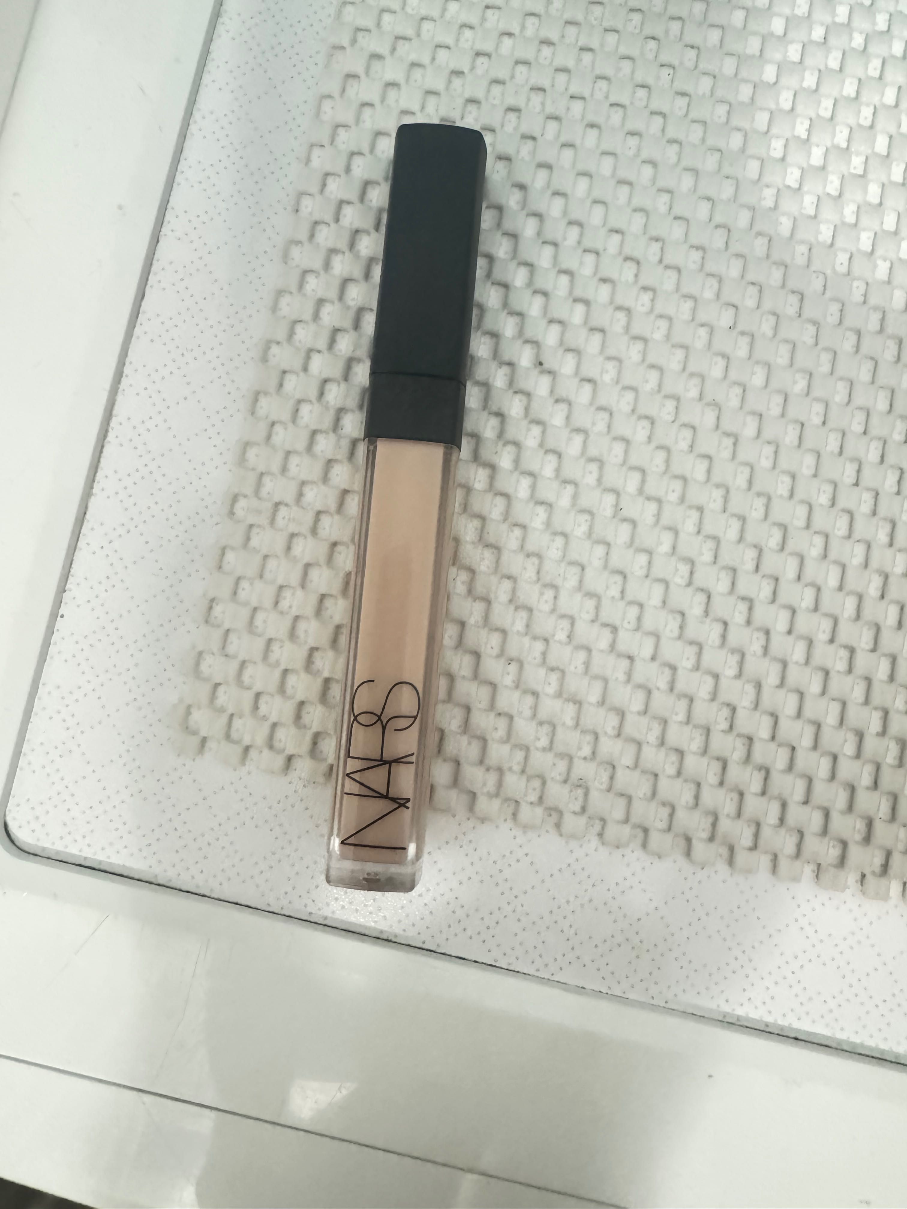 NARS
Radiant Creamy Concealer
освітлюючий коректор