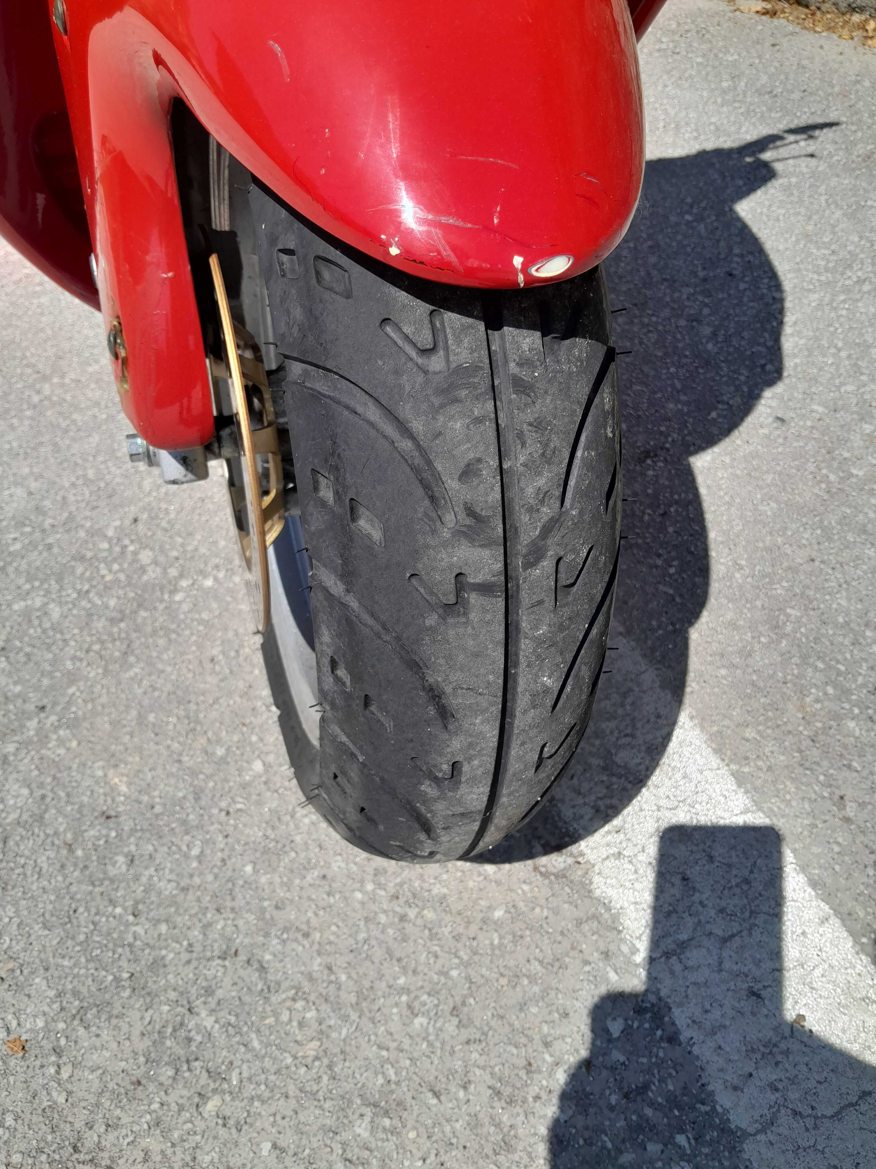 Vendo ou troco Scooter 125 com 3.600kms