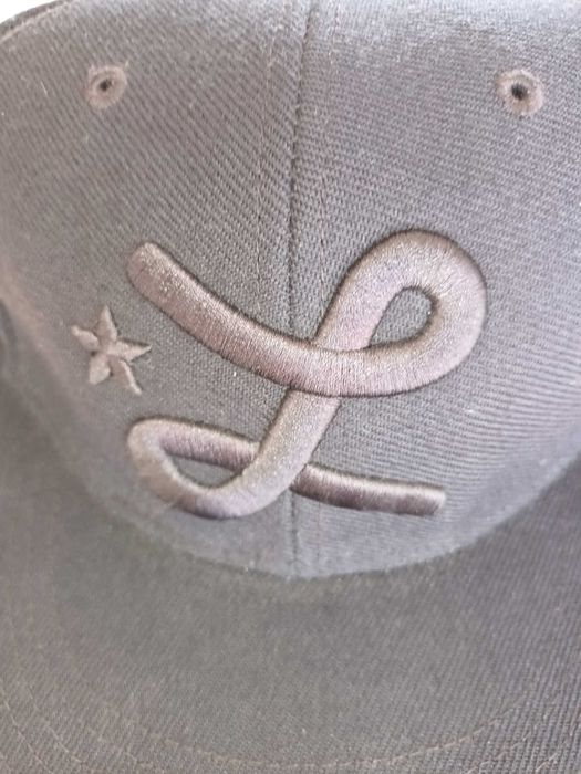 Boné ( Cap) de da marca LRG de excelente qualidade.