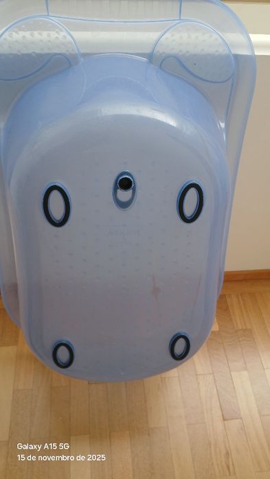 Vendo Banheira de bebé azul com cifão de água