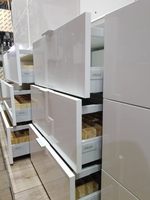 Meble kuchenne lakierowane BLUM