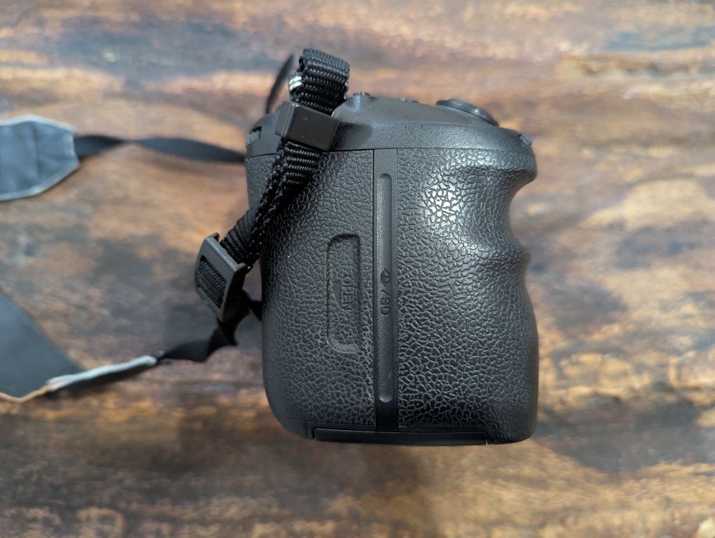 Дзеркальна камера Sony Alpha A99