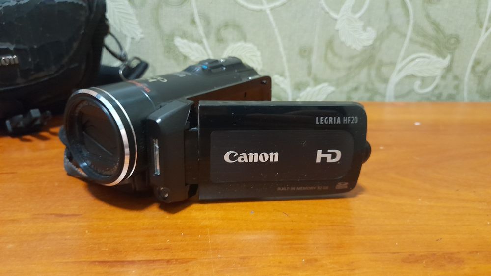 продам canon legria hf 20 e