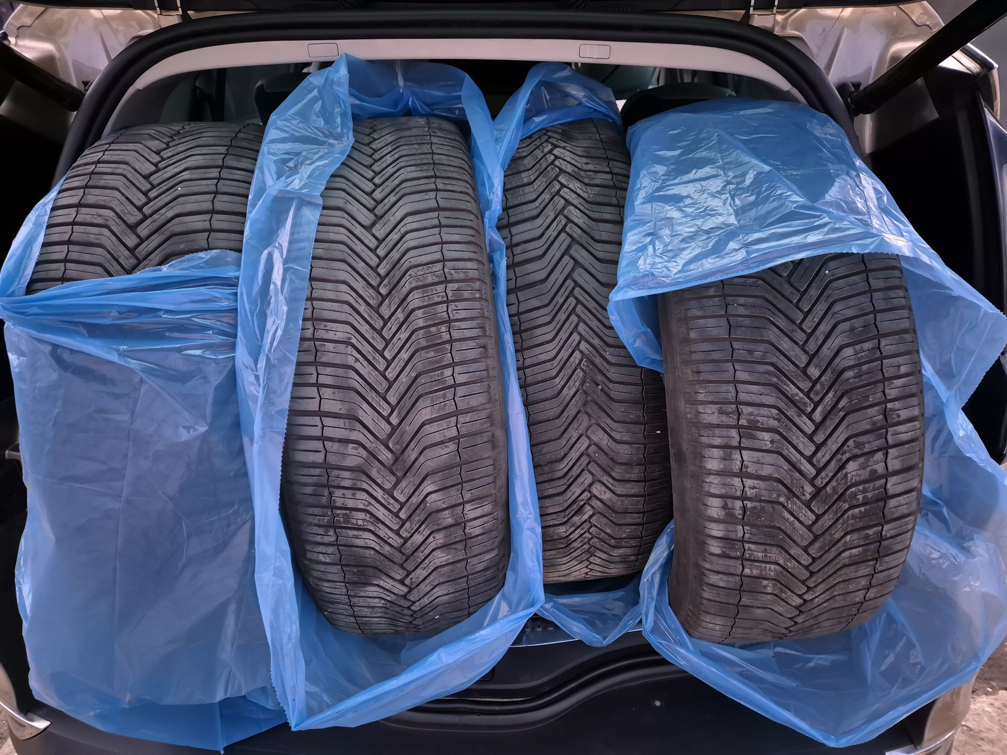 Opony Michelin CrossClimate SUV 235/55/19 produkcja 2021 rok komplet