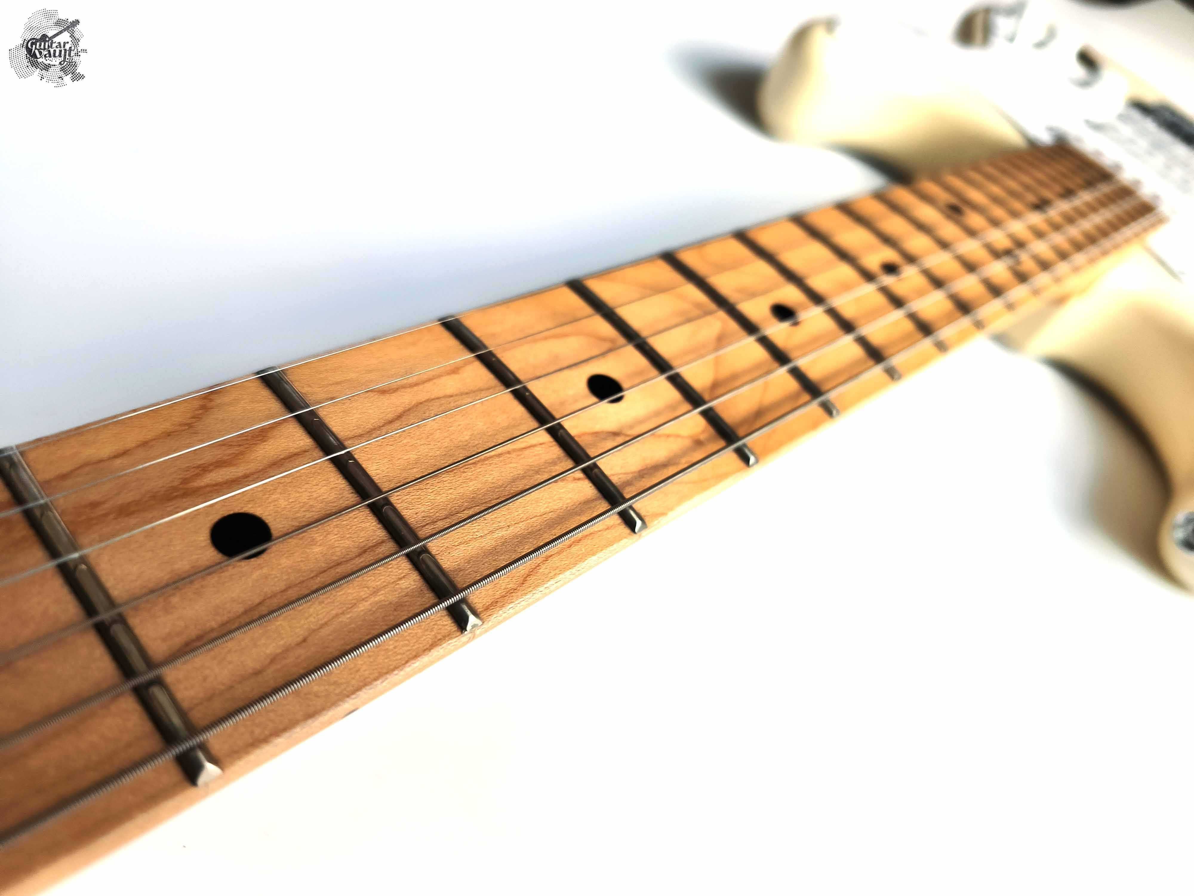 Новий Fender® Standard Stratocaster® MN '2024 Olympic White
