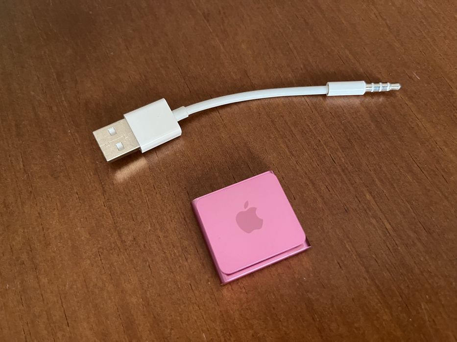 Apple iPod Shuffle A1373 2GB 4th Gen