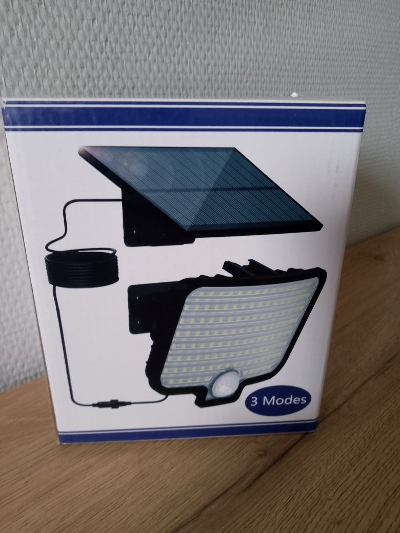Lampa solarna 120 LED z czujnikiem ruchu