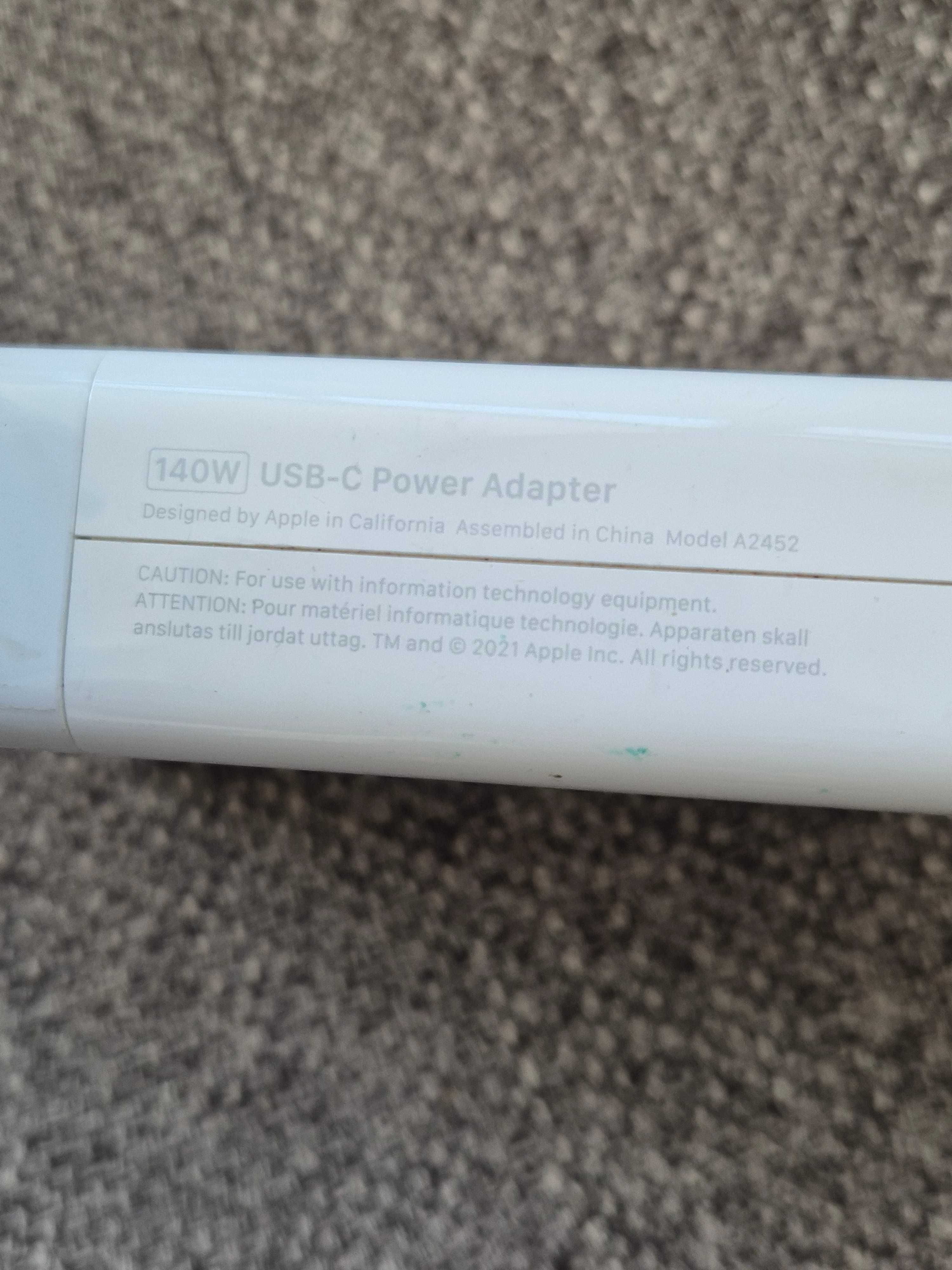 carregador Apple USB-C 140W modelo A2452, sem anomalia original