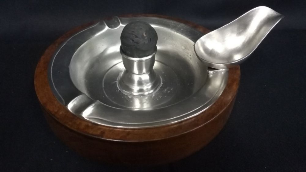 Cinzeiro para cachimbo em madeira e estanho