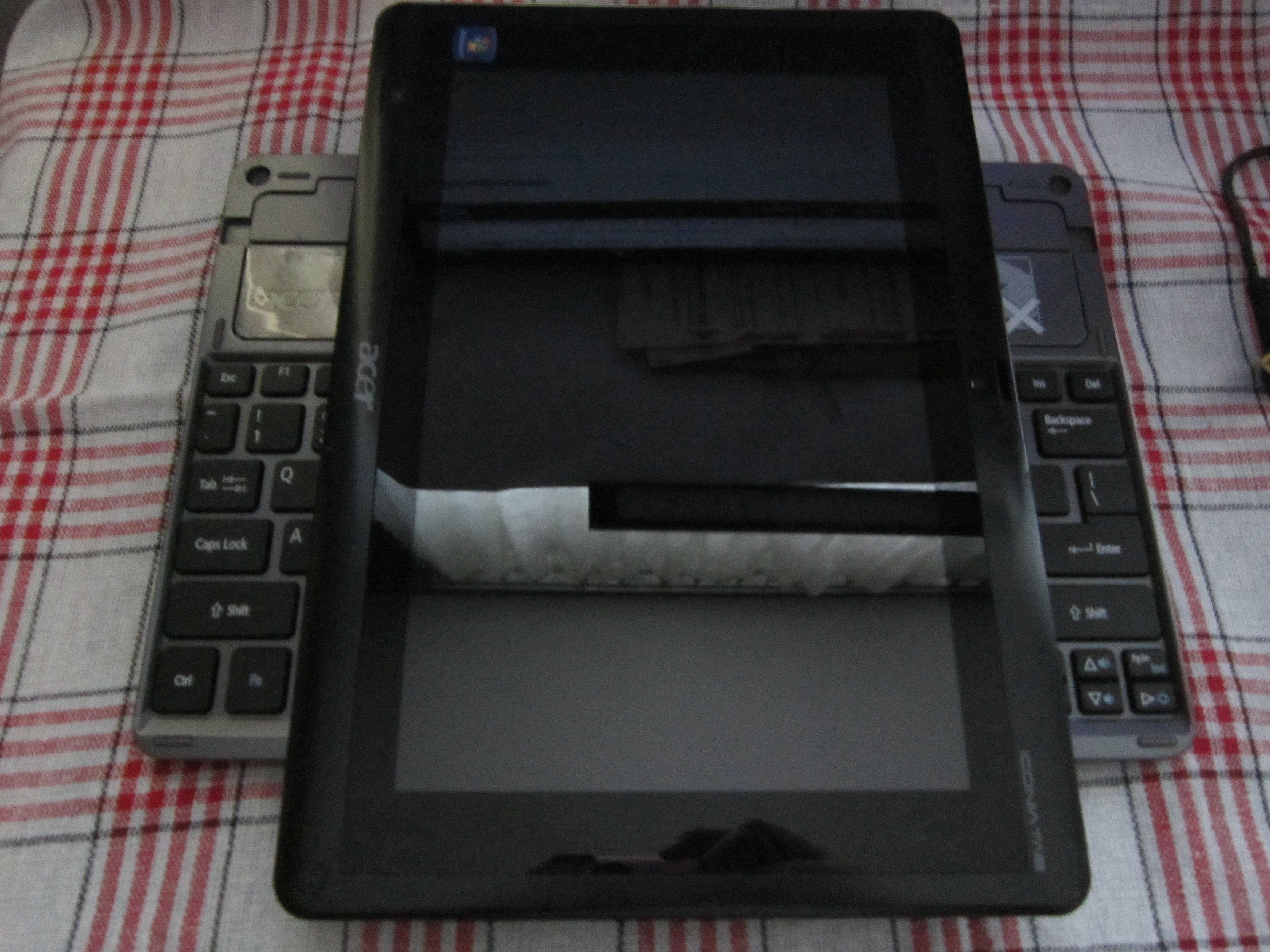 Tablet Acer Iconia w501p 2 rdzenie 2x1 GHz AMD C60  32GB SSD, 2GB ram