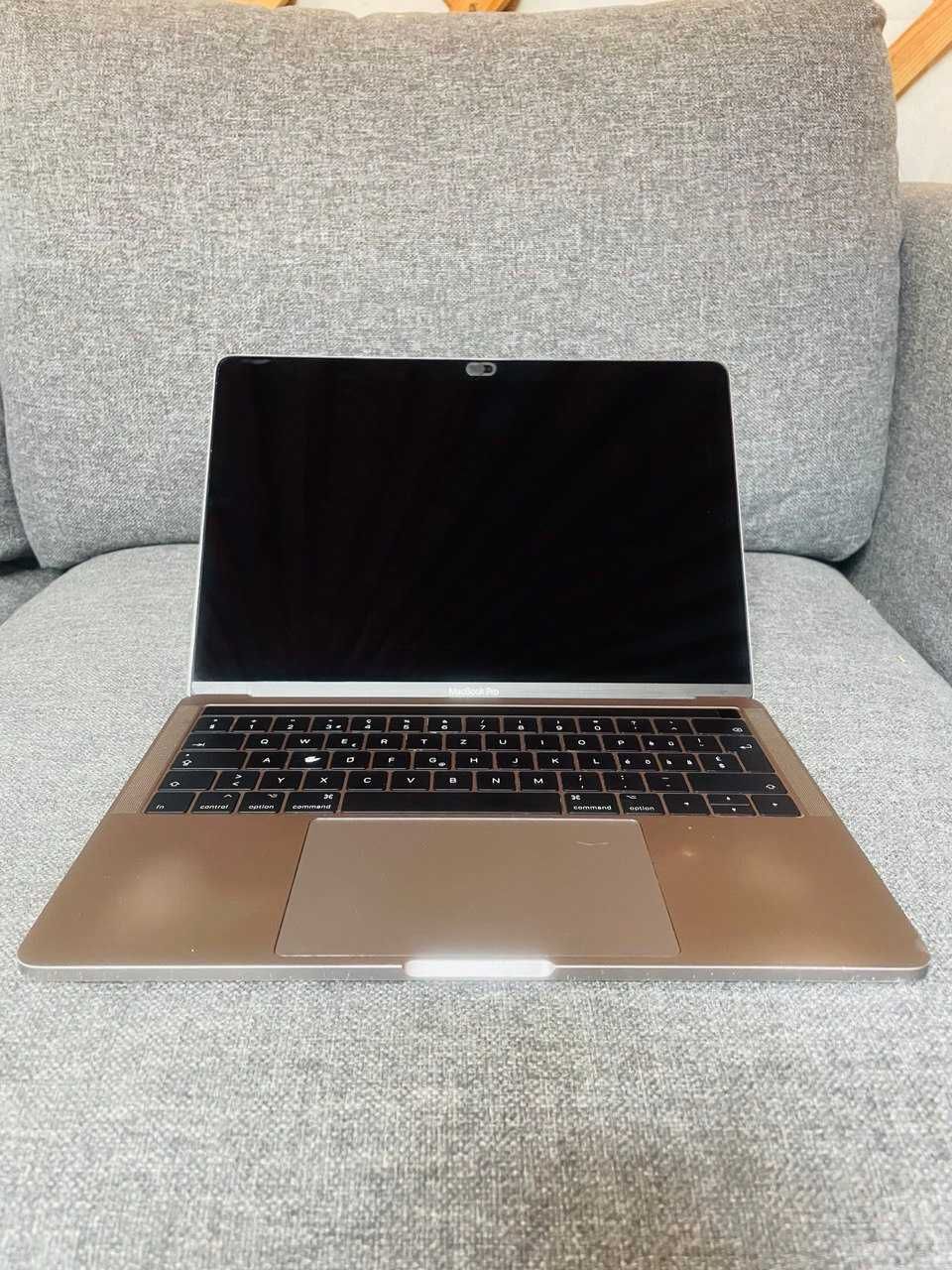 MacBook Pro (13-inch, 2017, Silver)