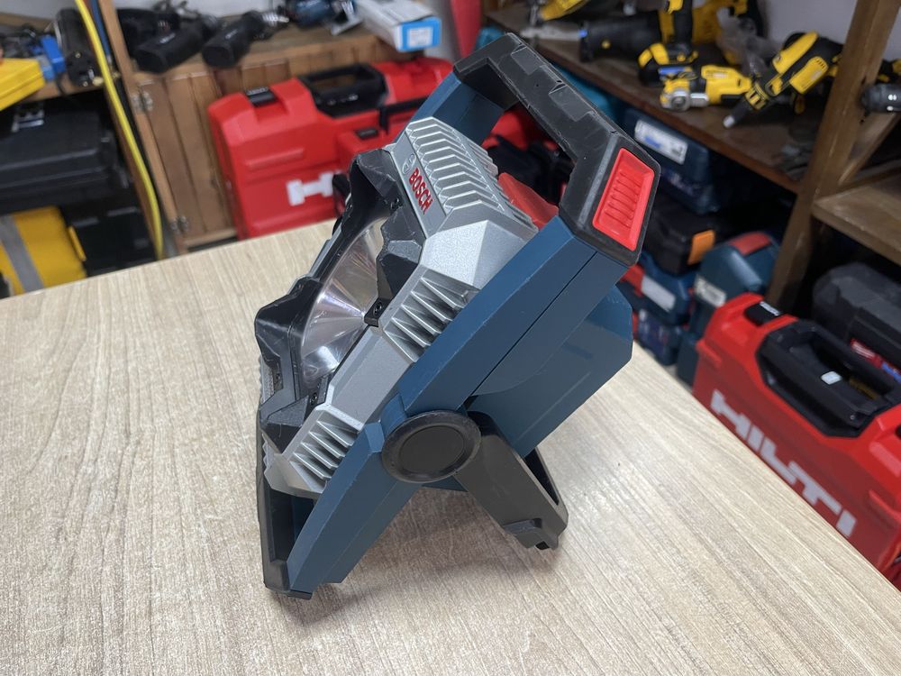 Bosch GLI 18V-2200 C / акумуляторний ліхтар Бош