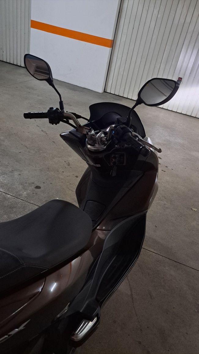 Vendo Honda PCX 125 cc castanha