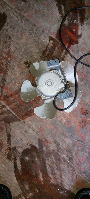 Продам вентилятори до холодильника ті що стоять зверху 2 шт