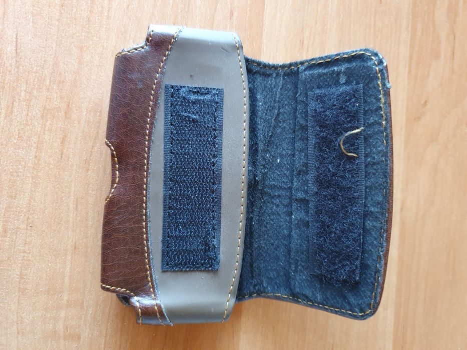 Sprzedam futerał na telefon.