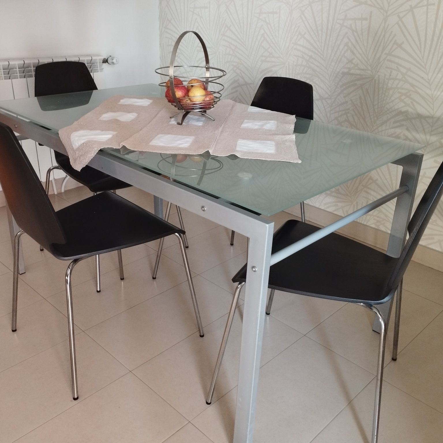 Mesa de vidro com 4 cadeiras