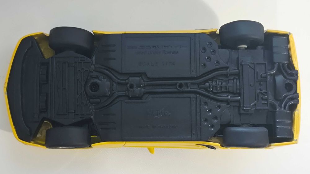 Модель, машинка Chevrolet Corvette 2002 1.24 Maisto Thailand