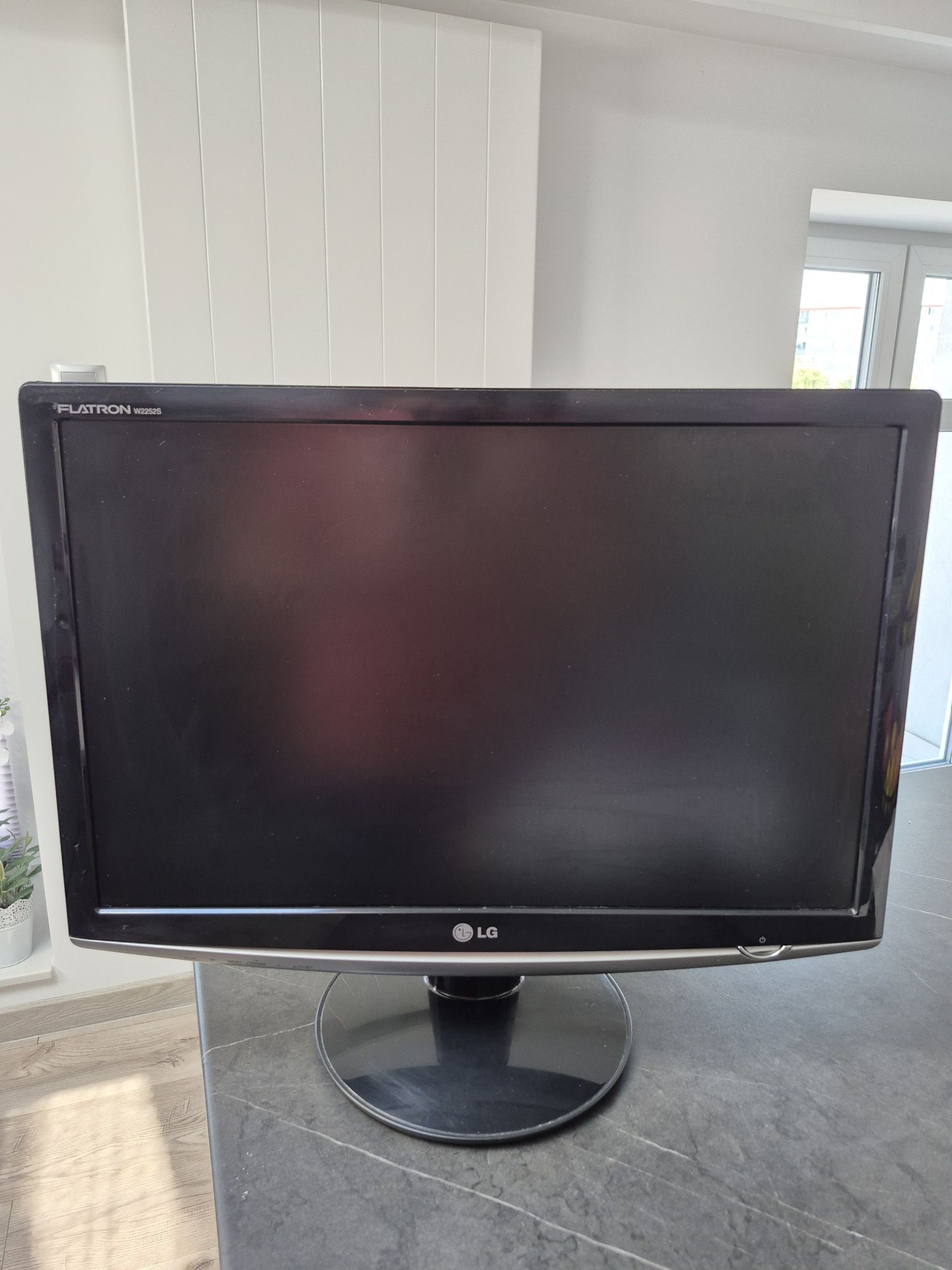 Monitor LG Flatron W2252S w pelni sprawny
