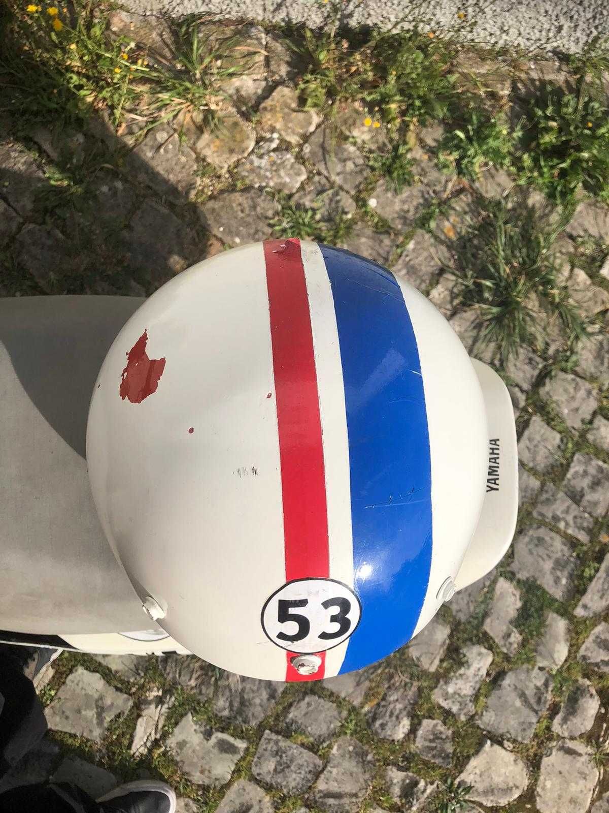 Mota Yamaha 50R AXIS com capacete