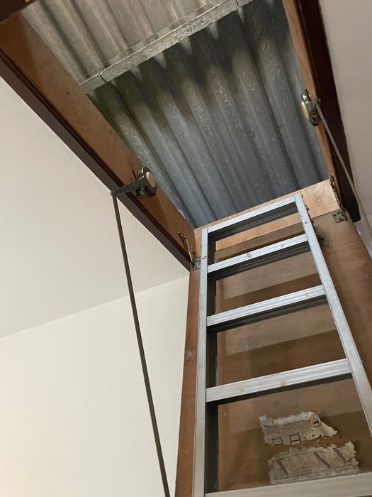 Vende moradia geminada