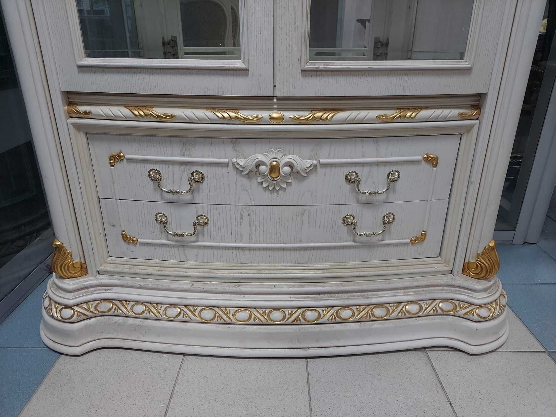 Витрина двухдверная CARPENTER 208 белый с золотом