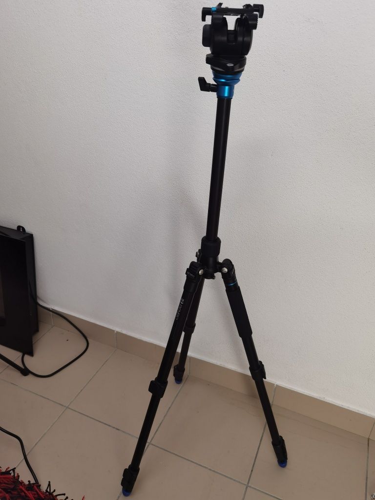 Canon Mark R6 Mark ll[Nova] + Cartão + Lente 35mm+ Tripé+Luz