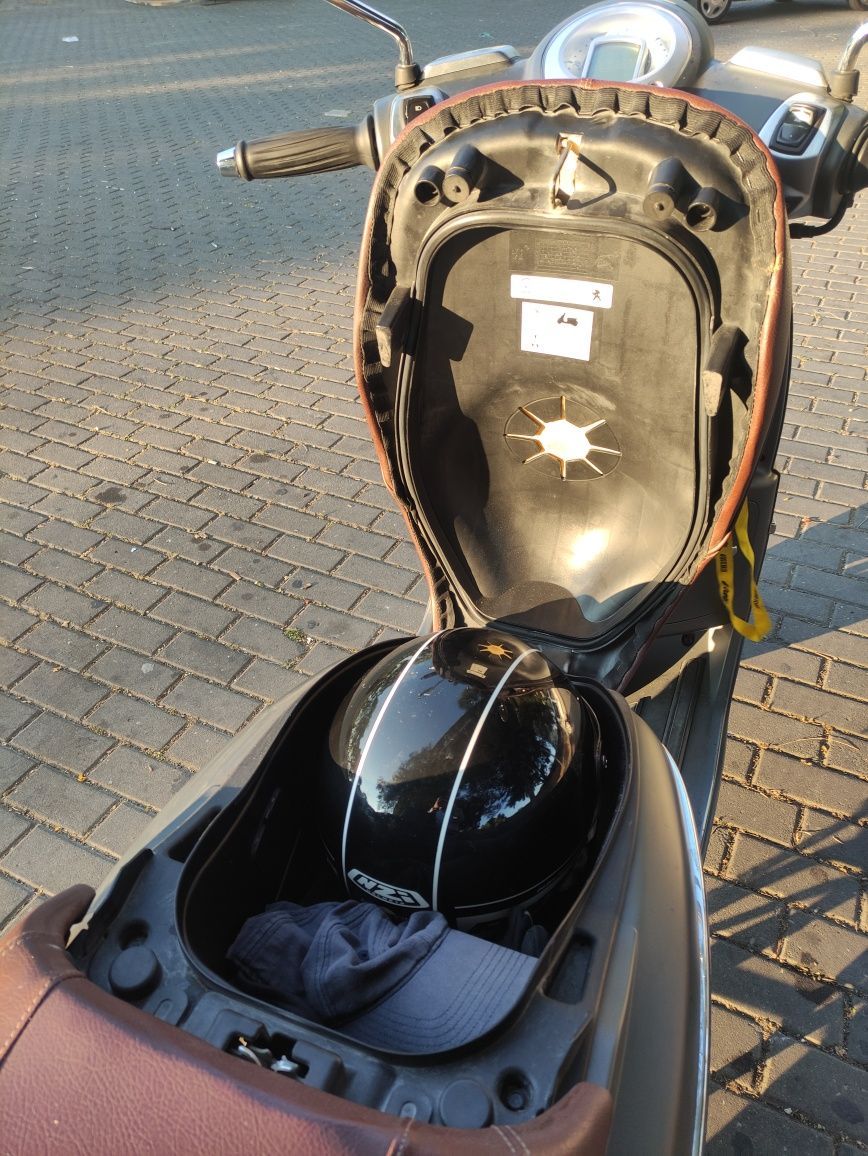 Mota Scooter Peugeot Django
