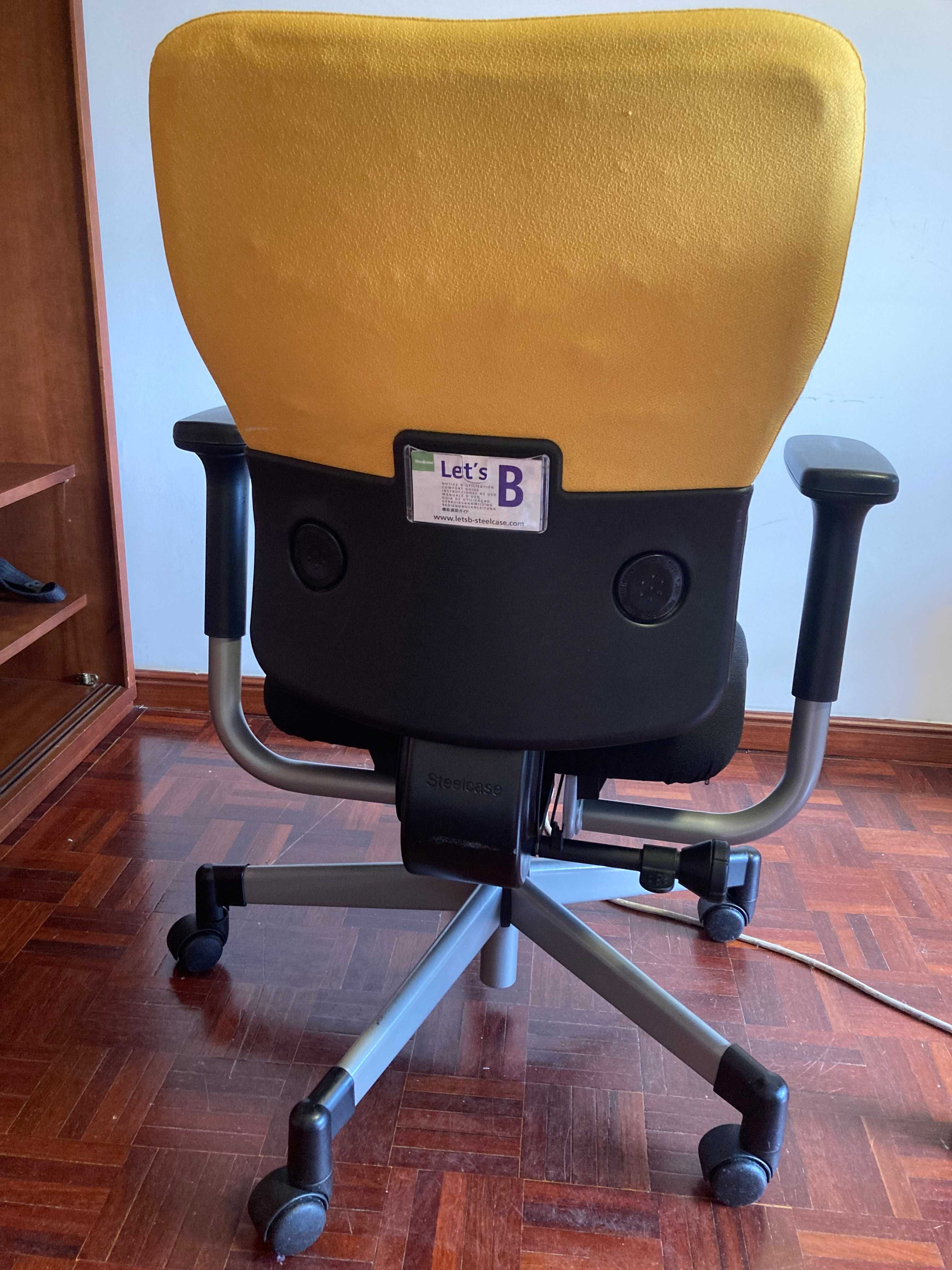 Cadeira ergonómica, em tecido amarelo e preto