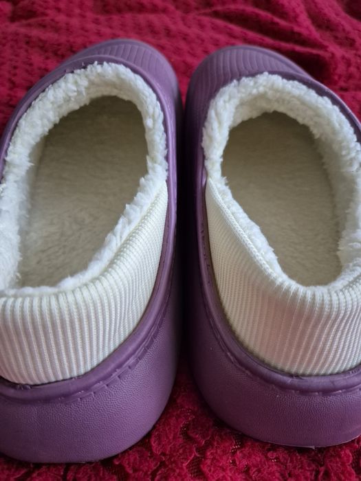 Bardzo ciepłe kapcie - wkładka 23 cm.