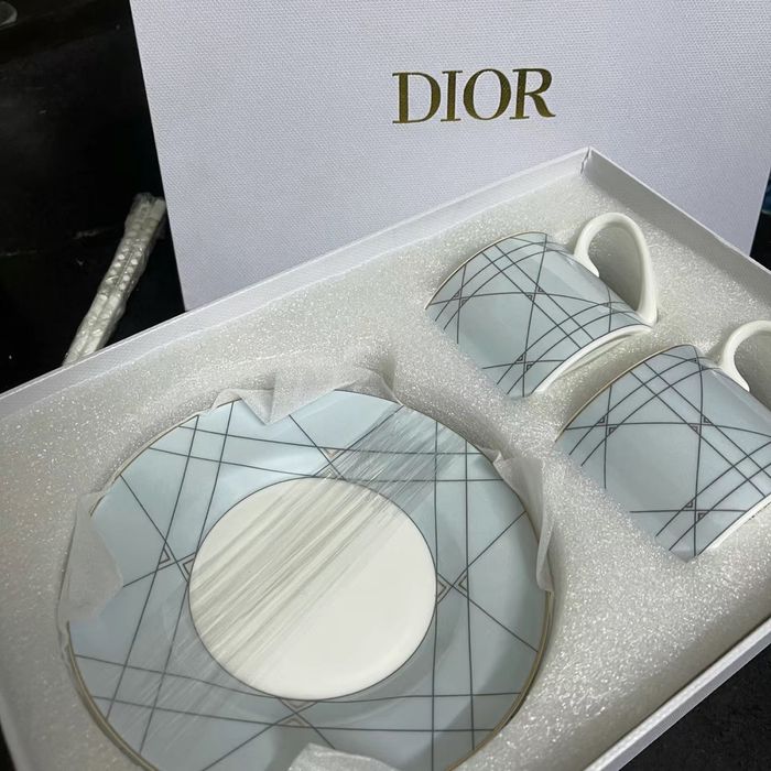 Стильний набір від Dior в рожевому та голубому кольорі посуд чашка
