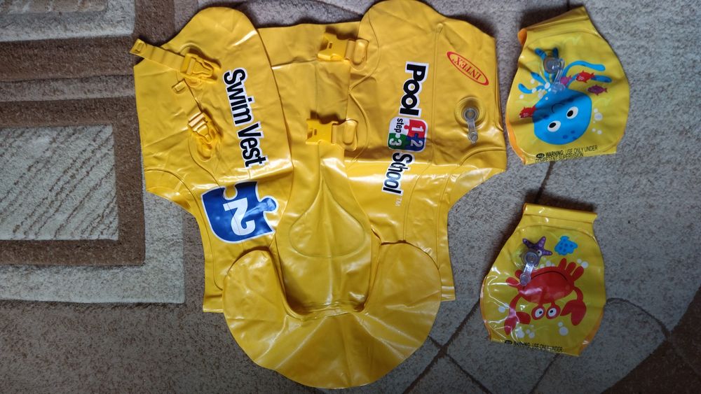 Надувной жилет и нарукавники для плавания