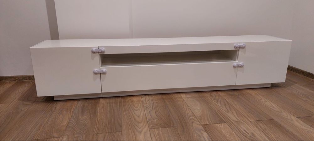 Szafka RTV pod telewizor