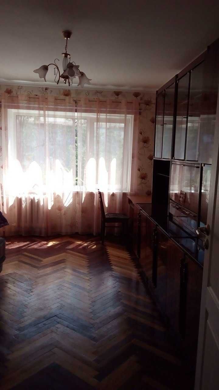 2 кімнатна в Дніпровському районі (вул. Анатолія Солов'яненка 13)