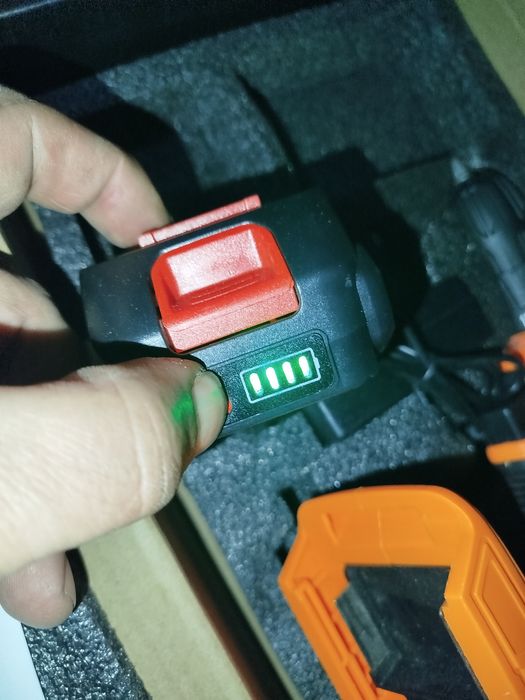 Шуруповерт новий 20V