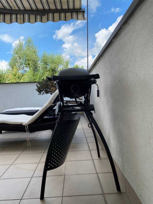 grill elektryczny Q 1400 ze stojakiem WEBER  jest nowy,użyty 2 razy