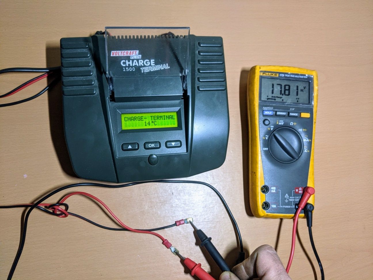 Ładowarka akumulatorowa prostownik 12v Voltcraft Plus Charge Terminal