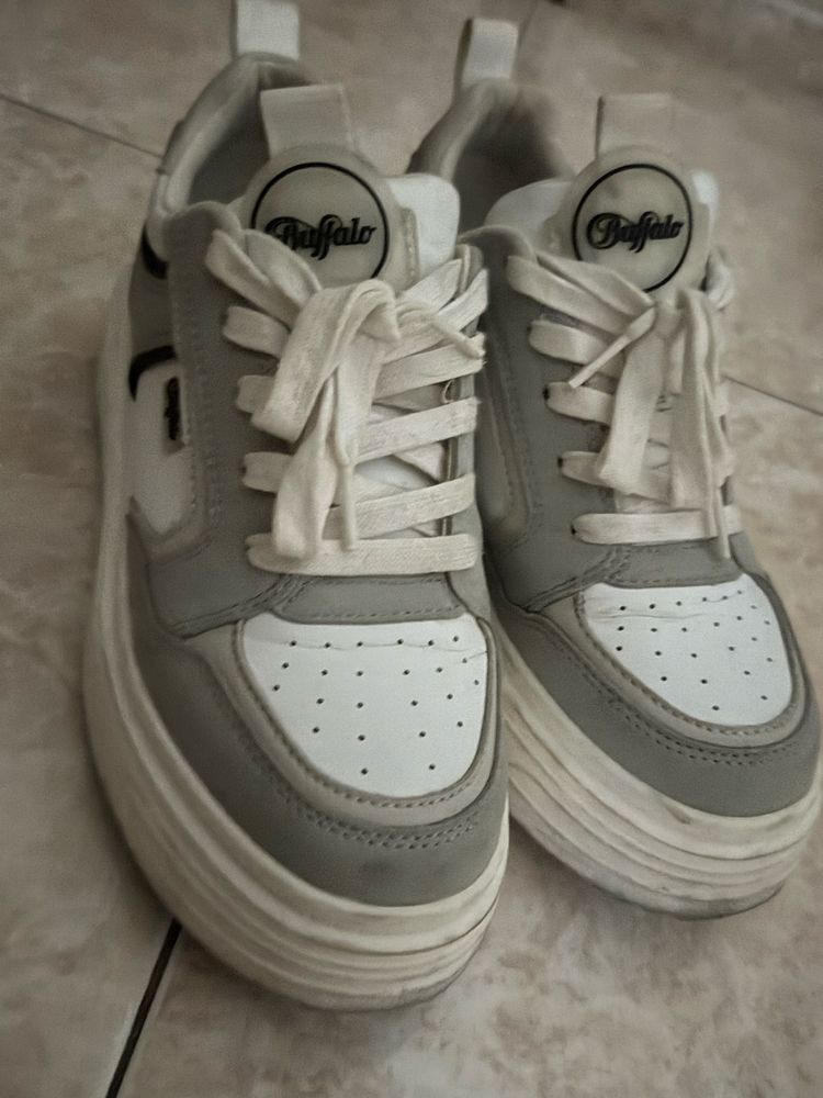 Tenis buffalo ….