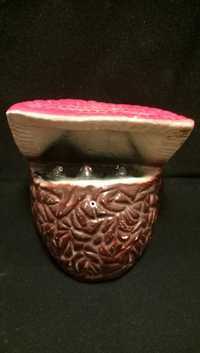 Ninho de andorinhas em cerâmica das caldas da rainha