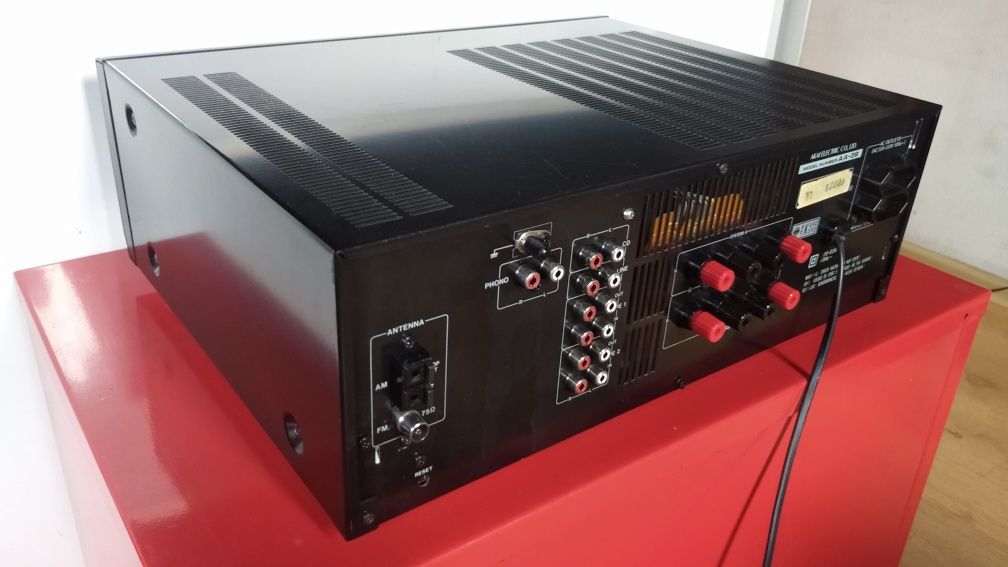 Potężny amplituner Stereo  AKAI AA-39