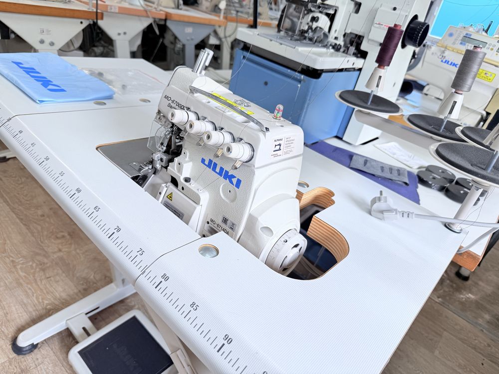 Overlock Owerlok Juki MO-6714DA 4 nitkowy Servo 230V Nowy DD FV23%