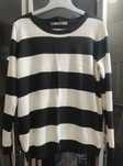 Sweter w paski z zamkiem na plecach