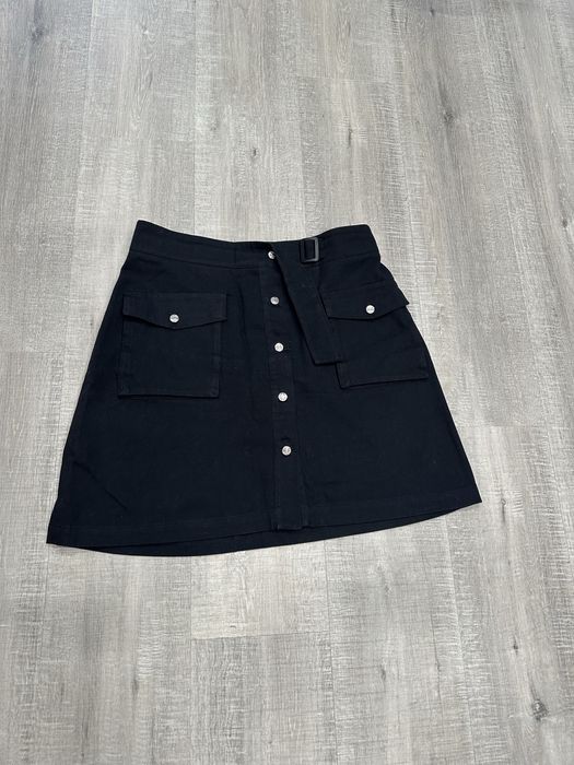 Міні спідниця чорна на ґудзиках L