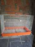 Varias gaiolas para dispensar
