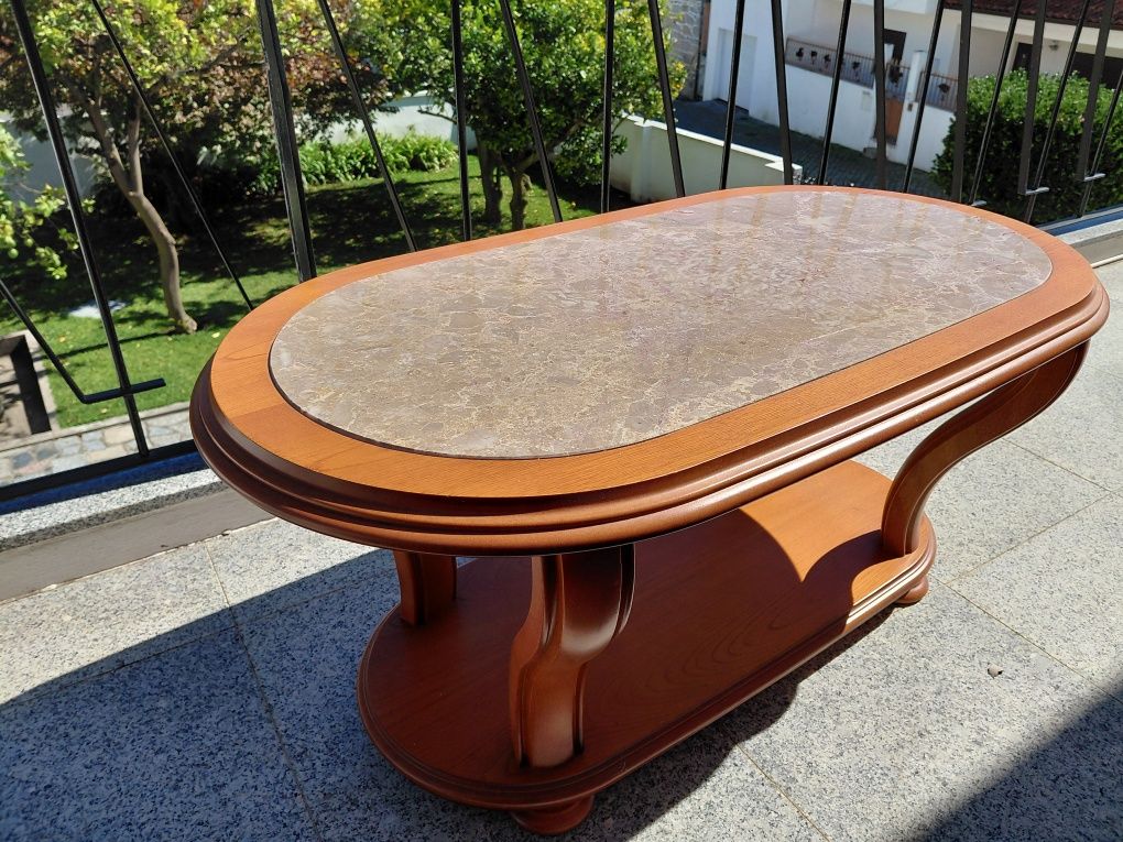 Mesa de centro em madeira e pedra