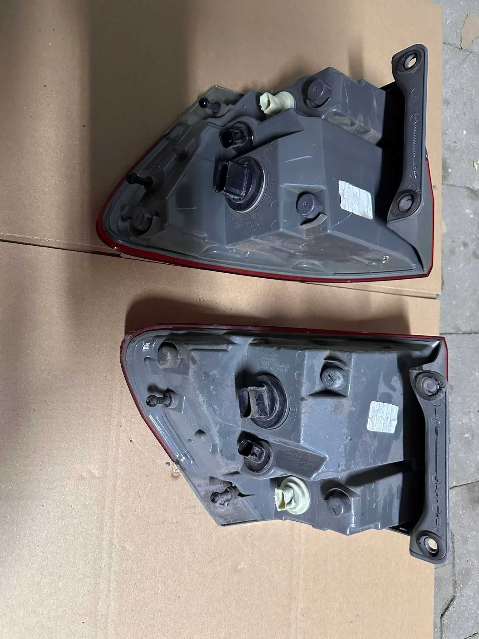 JEEP GRAND CHEROKEE WK2 lampa lewa prawa tył