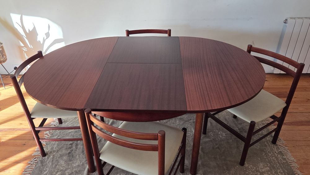 Mesa de Jantar + 6 Cadeiras Arq Cruz de Carvalho