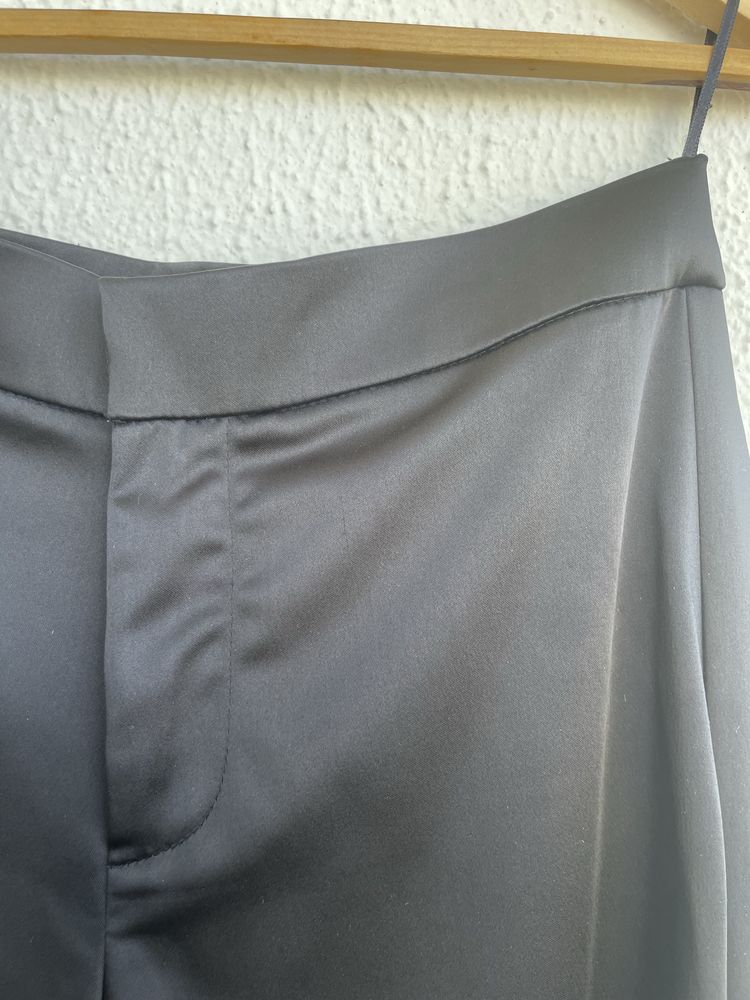 Calca classica acetinada com fitas