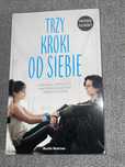 książka „trzy kroki od siebie”