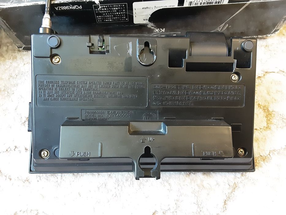 Два радиотелефона Motorola ДЕКТ D1112 и Panasonic KX-T4000